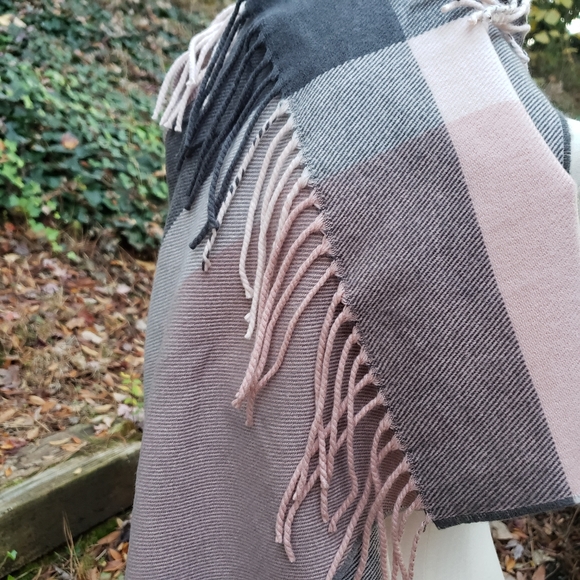 J Crew Wrap Coat Cape Shawl with fringe Pink & Gray Womens one Size fits All - Picture 6 of 8
